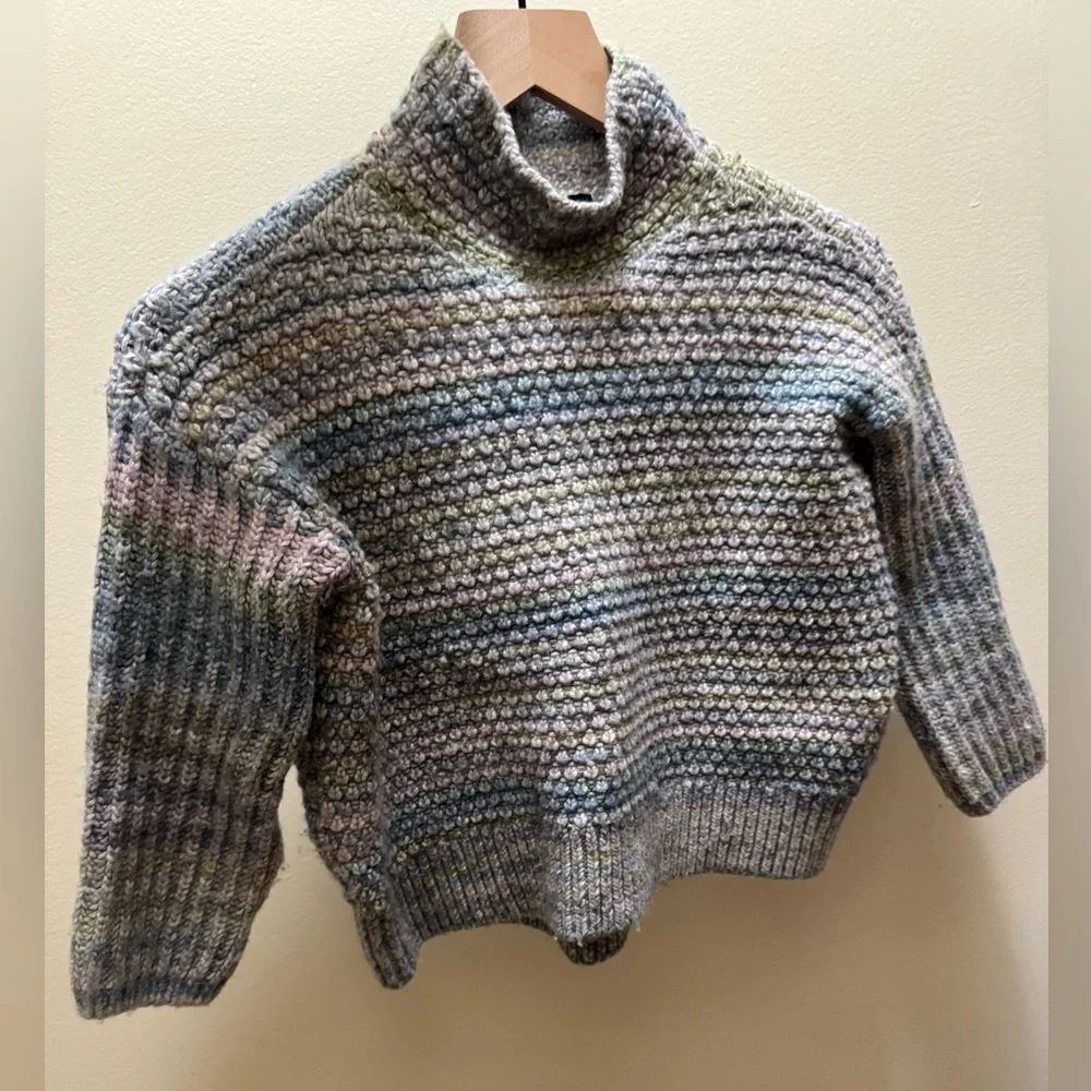 [SOLD] Club Monaco cropped sweater mock neck 3/4 length sleeves Size S - Picture 6 of 7